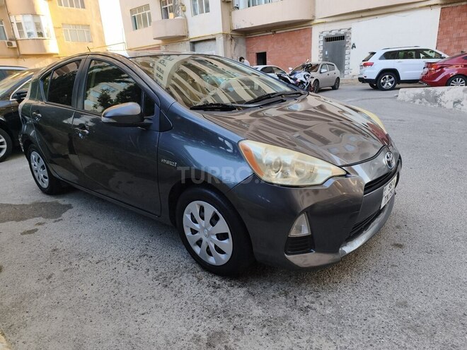 Toyota Prius C 2014, 257,495 km - 1.5 л - Bakı