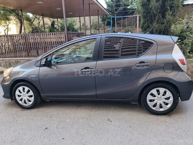 Toyota Prius C 2014, 257,495 km - 1.5 л - Bakı