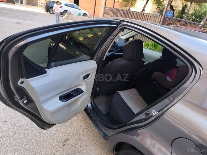 Toyota Prius C 2014, 257,495 km - 1.5 л - Bakı