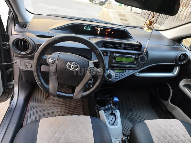Toyota Prius C 2014, 257,495 km - 1.5 л - Bakı