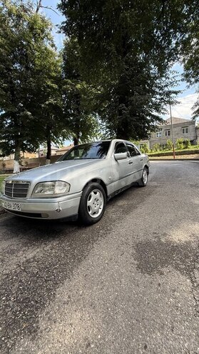 Mercedes C 220 1995, 450,000 km - 2.2 l - Quba