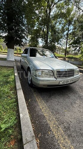 Mercedes C 220 1995, 450,000 km - 2.2 l - Quba