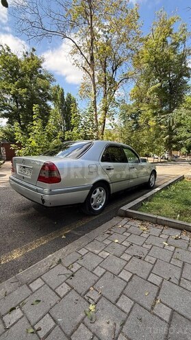 Mercedes C 220 1995, 450,000 km - 2.2 l - Quba