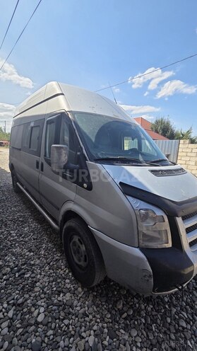Ford Transit 2010, 565,657 km - 3.2 l - Quba