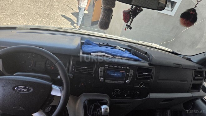 Ford Transit 2010, 565,657 km - 3.2 l - Quba