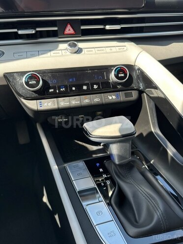 Hyundai Elantra 2023, 28,400 km - 1.6 l - Bakı