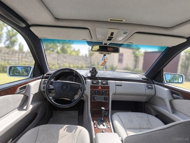 Mercedes E 230 1996, 260,313 km - 2.3 л - Şabran
