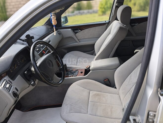 Mercedes E 230 1996, 260,313 km - 2.3 л - Şabran