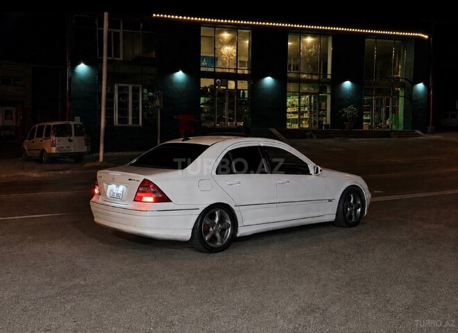 Mercedes C 240 2000, 258,000 km - 2.6 л - Qusar
