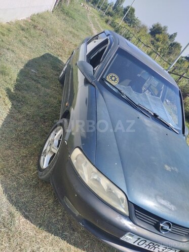 Opel Vectra 1996, 208,444 km - 1.6 l - Zaqatala