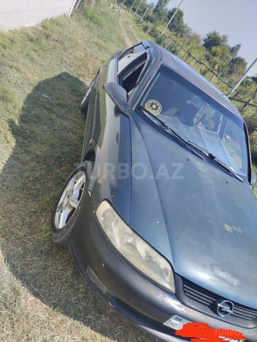 Opel Vectra 1996, 208,444 km - 1.6 l - Zaqatala