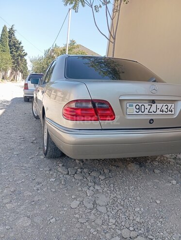 Mercedes E 230 1997, 455,000 km - 2.3 l - Bakı