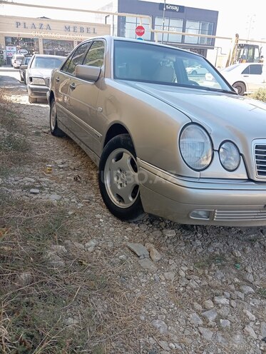 Mercedes E 230 1997, 455,000 km - 2.3 l - Bakı