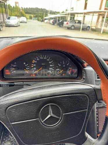 Mercedes E 300 1995, 595,311 km - 3.0 l - Naftalan