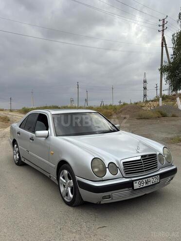 Mercedes E 300 1995, 595,311 km - 3.0 l - Naftalan