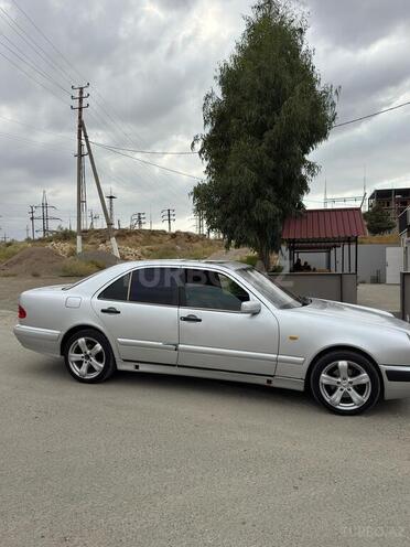Mercedes E 300 1995, 595,311 km - 3.0 l - Naftalan