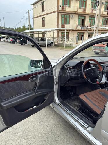 Mercedes E 300 1995, 595,311 km - 3.0 l - Naftalan