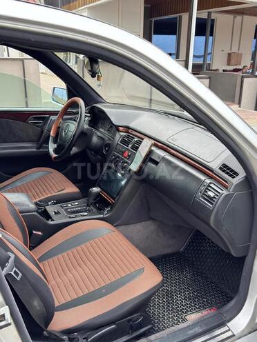 Mercedes E 300 1995, 595,311 km - 3.0 l - Naftalan