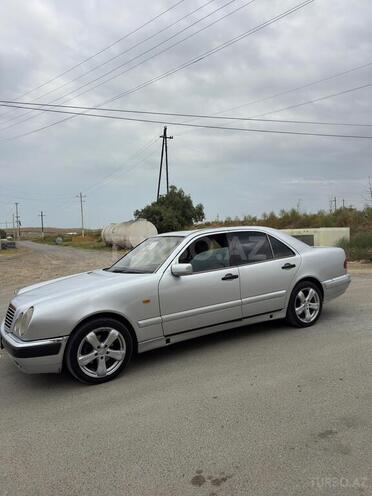Mercedes E 300 1995, 595,311 km - 3.0 l - Naftalan