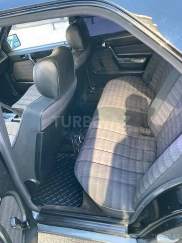 Mercedes 190 1993, 258,000 km - 2.0 l - Salyan