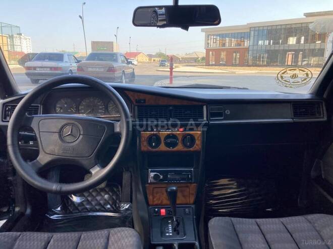 Mercedes 190 1993, 258,000 km - 2.0 l - Salyan