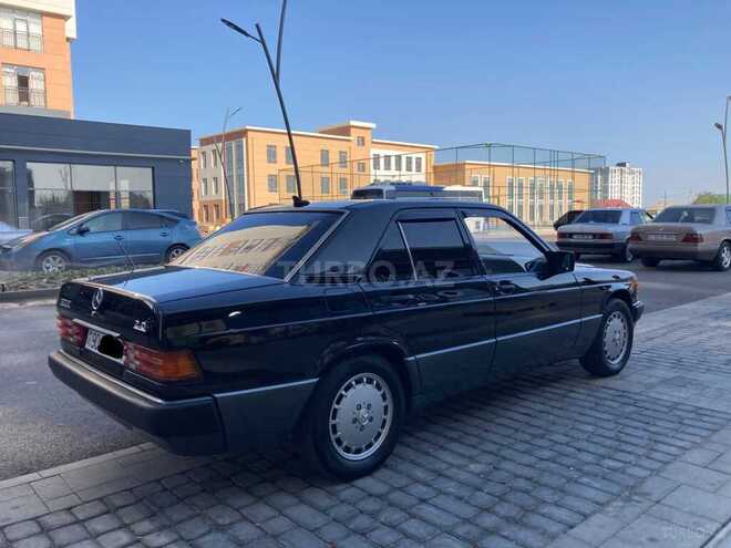 Mercedes 190 1993, 258,000 km - 2.0 l - Salyan