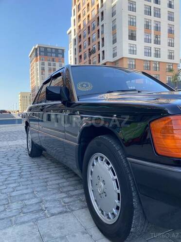 Mercedes 190 1993, 258,000 km - 2.0 l - Salyan