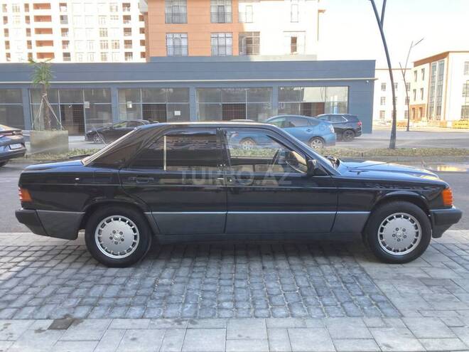 Mercedes 190 1993, 258,000 km - 2.0 l - Salyan