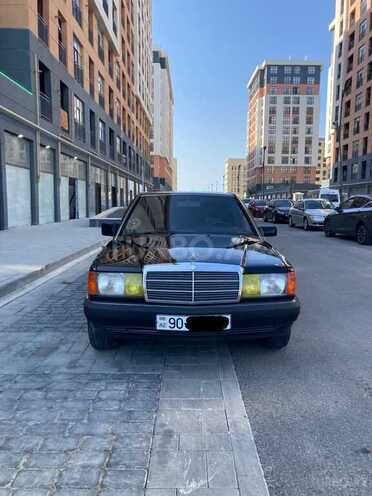 Mercedes 190 1993, 258,000 km - 2.0 l - Salyan