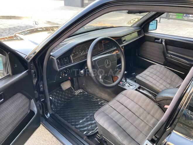 Mercedes 190 1993, 258,000 km - 2.0 l - Salyan