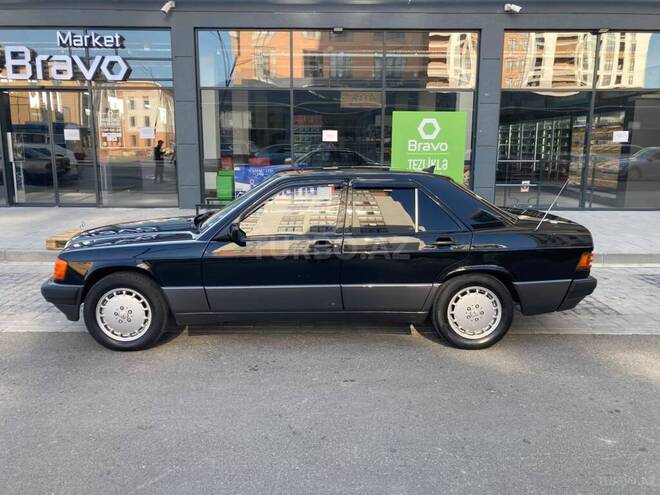 Mercedes 190 1993, 258,000 km - 2.0 l - Salyan