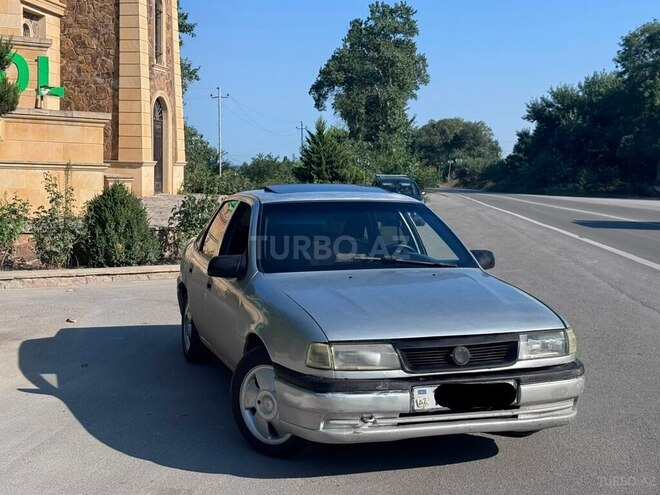 Opel Vectra 1993, 244,866 km - 2.0 l - Qusar