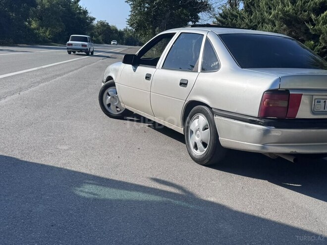 Opel Vectra 1993, 244,866 km - 2.0 l - Qusar