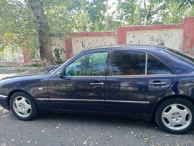 Mercedes E 200 1996, 450,000 km - 2.0 l - Qəbələ