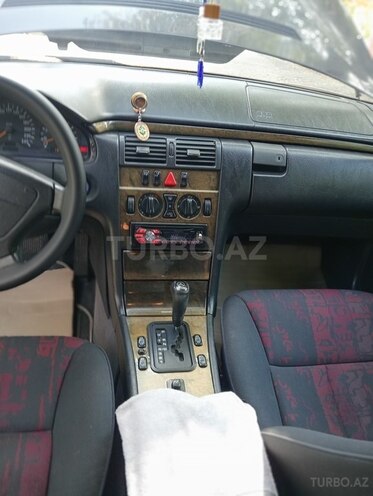 Mercedes E 200 1996, 450,000 km - 2.0 l - Qəbələ