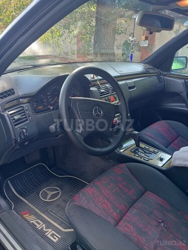 Mercedes E 200 1996, 450,000 km - 2.0 l - Qəbələ