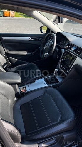Volkswagen Passat 2011, 330,000 km - 2.5 л - Bakı