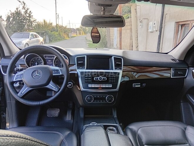 Mercedes ML 350 4MATIC 2011, 174,000 km - 3.5 л - Qusar