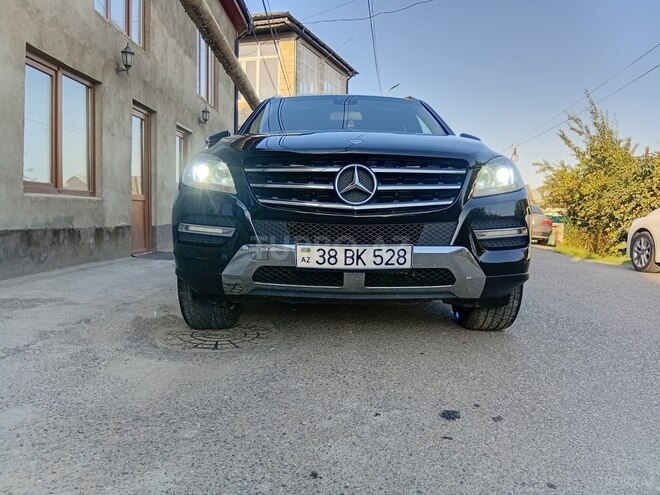 Mercedes ML 350 4MATIC 2011, 174,000 km - 3.5 л - Qusar
