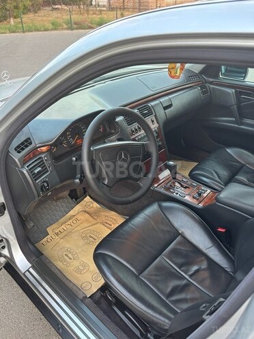 Mercedes E 240 1998, 291,466 km - 2.4 л - Masallı