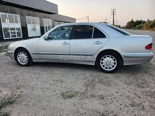 Mercedes E 270 2001, 204,594 km - 2.7 l - Saatlı