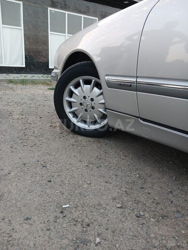 Mercedes E 270 2001, 204,594 km - 2.7 l - Saatlı