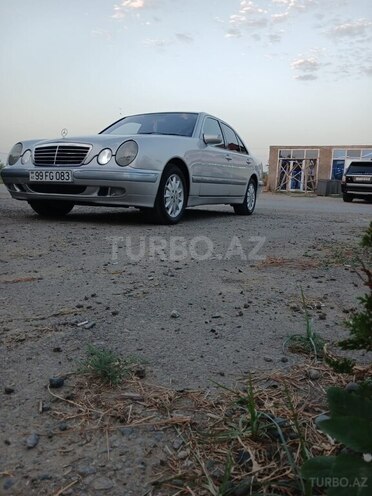 Mercedes E 270 2001, 204,594 km - 2.7 l - Saatlı