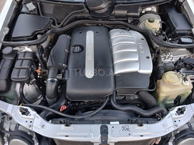 Mercedes E 270 2001, 204,594 km - 2.7 l - Saatlı