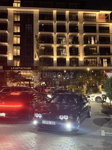 BMW 528 1999, 280,000 km - 2.8 l - Sumqayıt