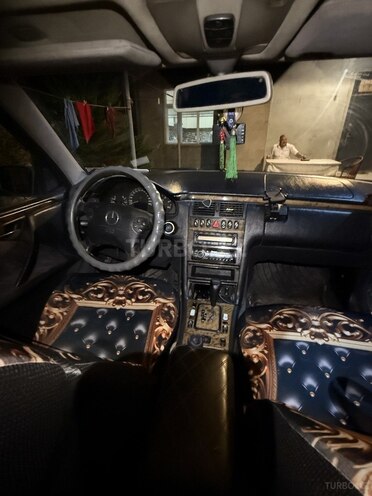 Mercedes E 220 2001, 125,000 km - 2.2 l - Bakı