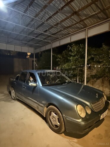 Mercedes E 220 2001, 125,000 km - 2.2 l - Bakı