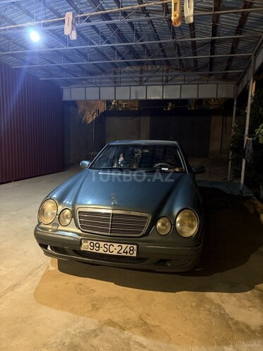 Mercedes E 220 2001, 125,000 km - 2.2 l - Bakı