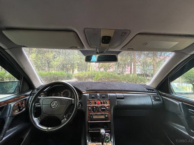 Mercedes E 240 1999, 437,500 km - 2.4 l - Sumqayıt
