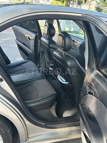 Mercedes E 240 2004, 313,210 km - 2.6 l - Zaqatala
